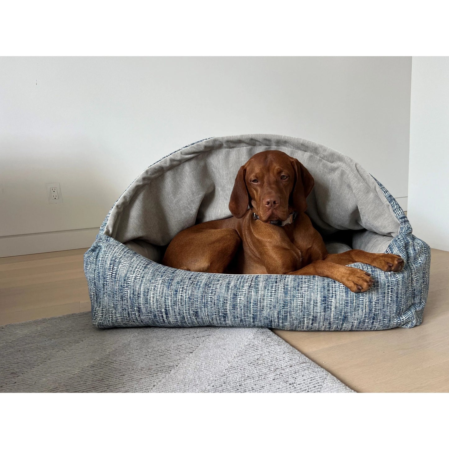 Bowsers Canopy Dog Bed - Cloud / Faux Fur / Small | OmniaPaws